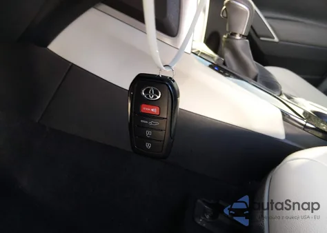 2022 Toyota Corolla Cross Xle z USA, uszkodzony, nr VIN 7MUDAAAG2NV026660